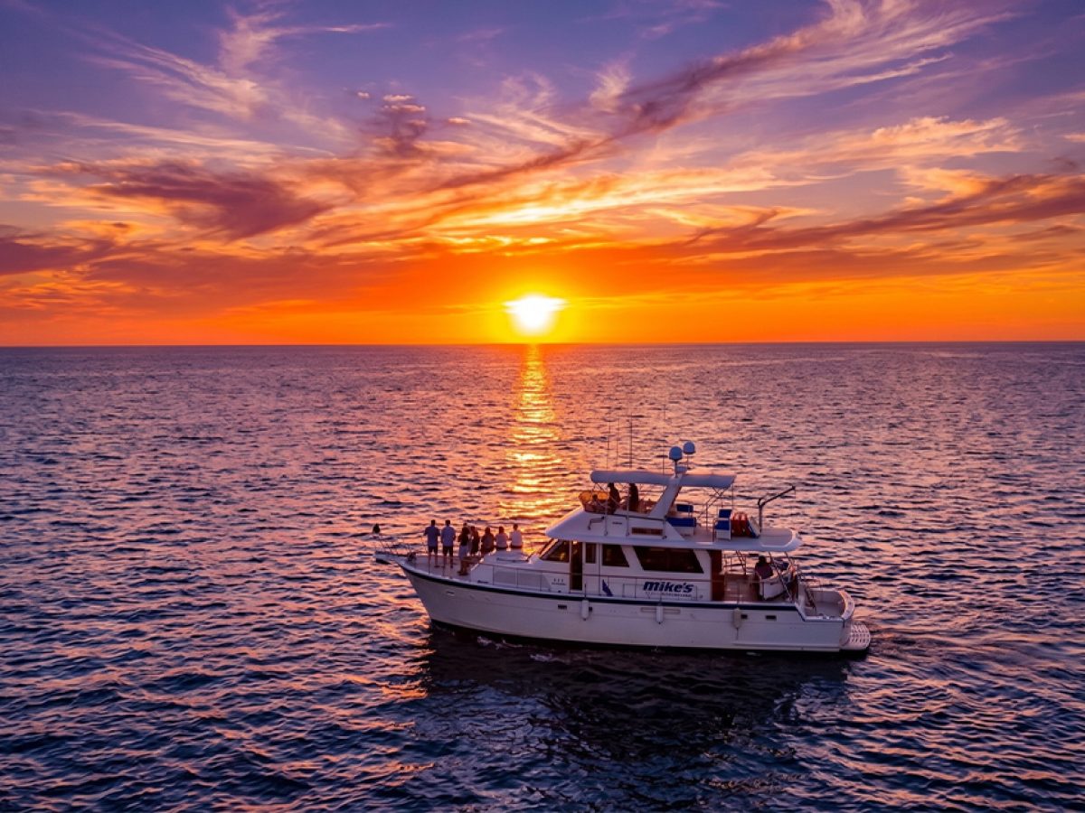 Mer Sea yacht sailing smoothly during a colorful Pacific sunset in Puerto Vallarta.